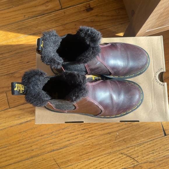 Dr. Martens Women's 2976 Leonore Chelsea Boot in oxblood atlas - Picture 5 of 5